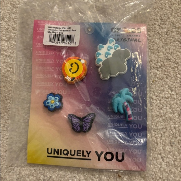 CROCS Kids Colorful Charms - Picture 2 of 3